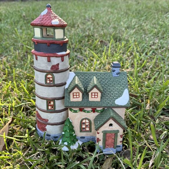 Heartland Valley Village Porcelain Lighted‎ House Lighthouse Collector Beautiful - Picture 1 of 6